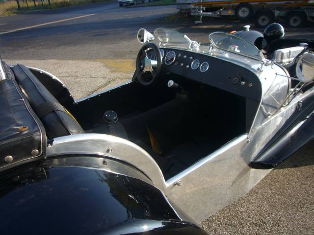 {short description of image}