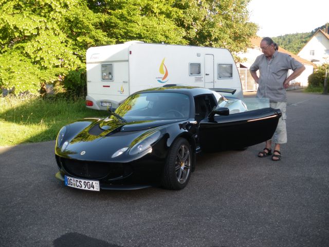 {short description of image}